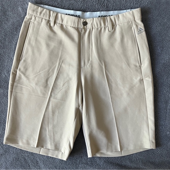 🔥Adidas Men's Beige Flat Front Golf Shorts - Picture 1 of 6